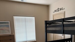 4 bedrooms, iron/ironing board, free WiFi, bed sheets