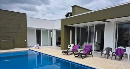Spacious 4-Bedroom Country House with a Pool, Jacuzzi, and Lush Gardens