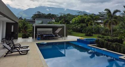 Spacious 4-Bedroom Country House with a Pool, Jacuzzi, and Lush Gardens