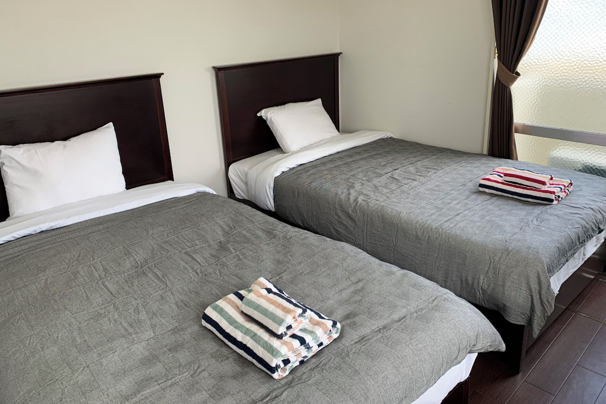Habitación básica con 1 cama matrimonial o 2 individuales | Escritorio y wifi gratis