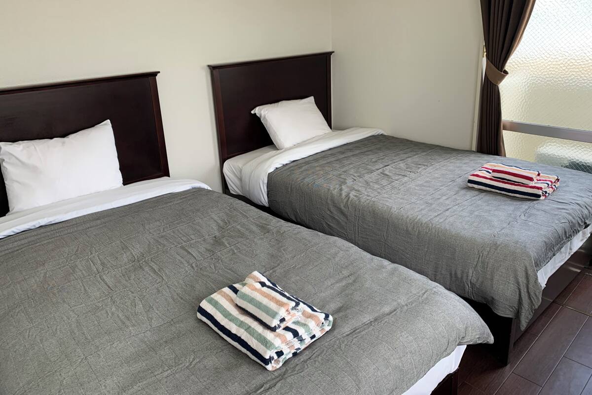 Habitación básica con 1 cama matrimonial o 2 individuales | Escritorio y wifi gratis
