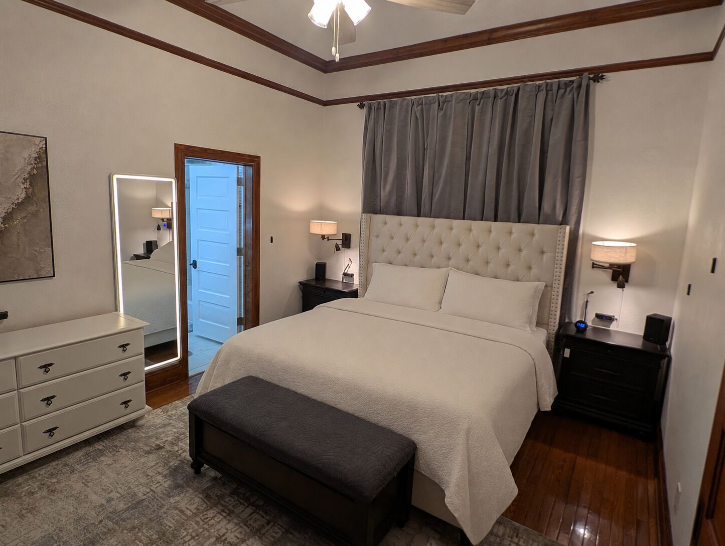 Premier Suite, 1 King Bed, Non Smoking, Private Bathroom (Premier Suite)