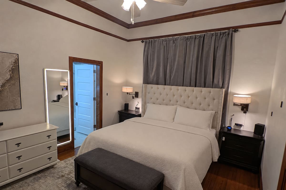 Deluxe Double Room, 1 King Bed, Non Smoking, Fireplace (Ember Room) | Blackout drapes, iron/ironing board, WiFi (free)