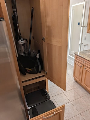 Mini-fridge, microwave, oven, stovetop
