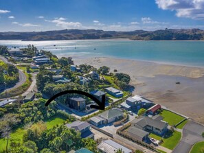 Beach - Lorenzen Bay Bungalow by The Sea (Raglan)