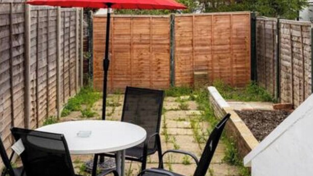 Unclassified image, 1 of 20, button - Cosy London Apartment with 2 Bedrooms (London)