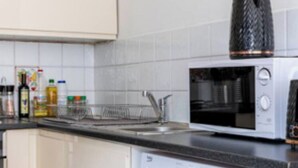 Unclassified image, 4 of 20, button - Cosy London Apartment with 2 Bedrooms (London)
