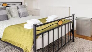 Unclassified image, 5 of 20, button - Cosy London Apartment with 2 Bedrooms (London)
