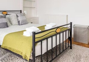 Room - Cosy London Apartment with 2 Bedrooms (London)