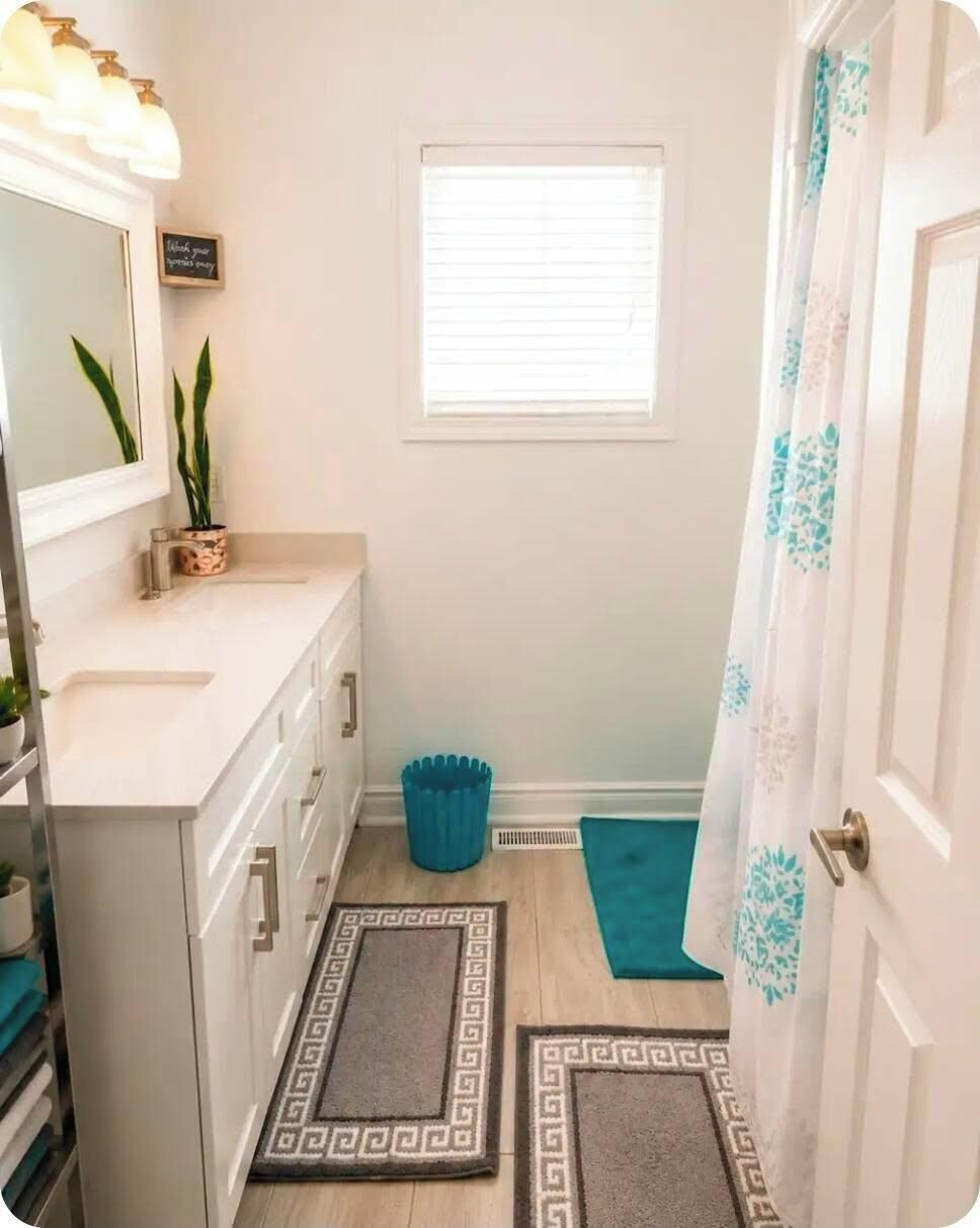 Towels, soap, shampoo, toilet paper