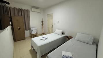 Comfort Triple Room | Desk, WiFi (free)