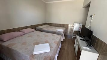 Comfort Quadruple Room | Desk, WiFi (free)