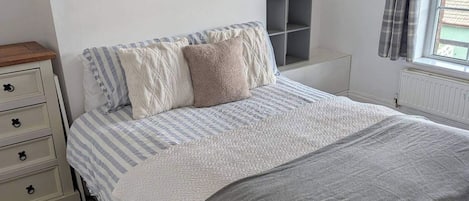 WiFi, bed sheets