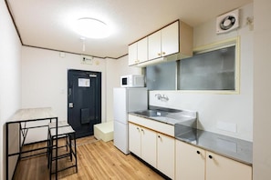 Fridge, microwave, electric kettle - Haimu Ekiminami 2 (Fukuoka)
