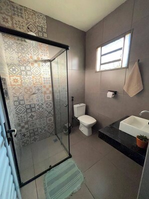 Bathroom - Vrbo Property (Brotas)