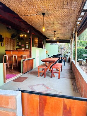 Outdoor dining - Vrbo Property (Brotas)