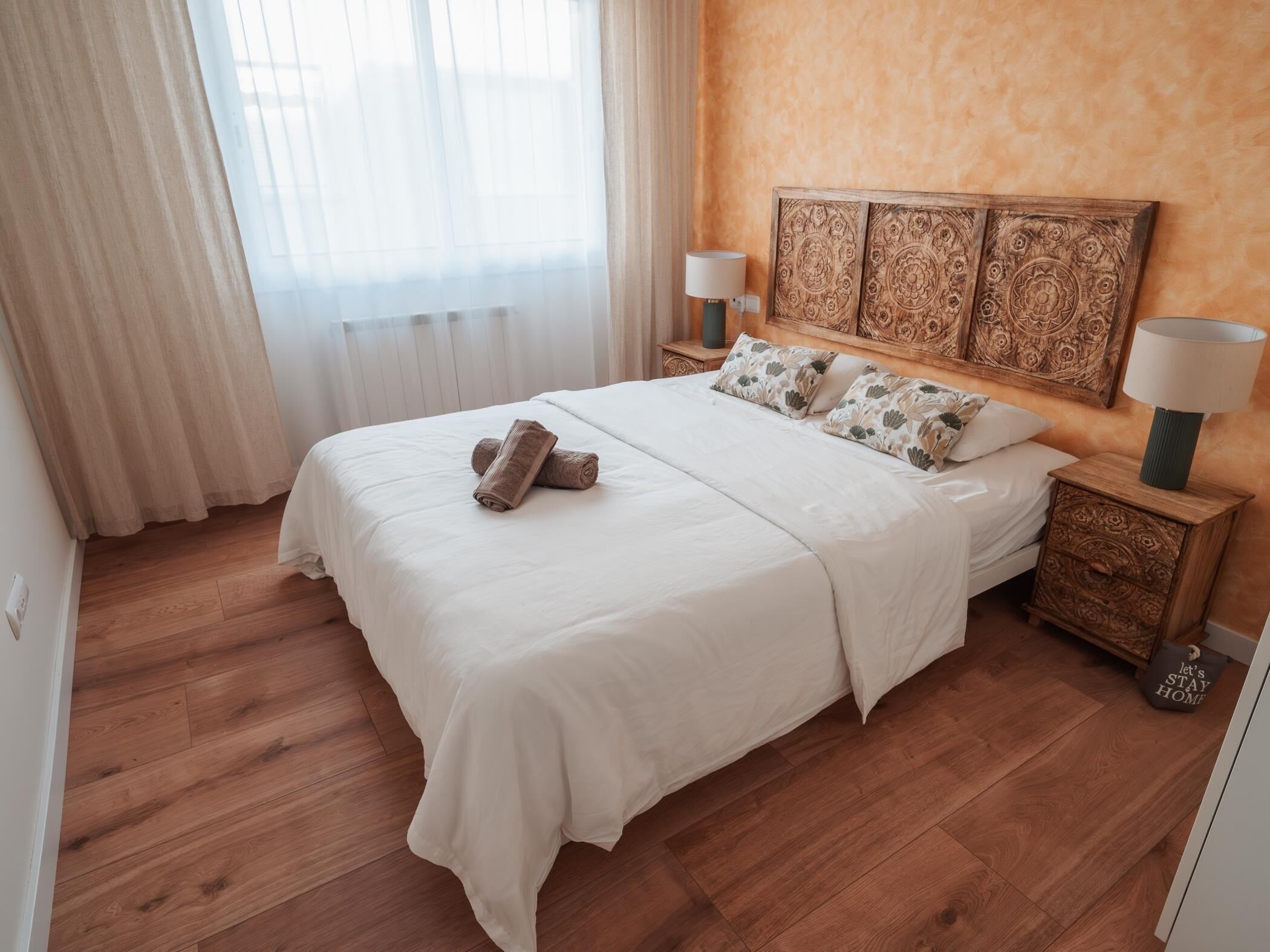 Iron/ironing board, Internet, bed sheets