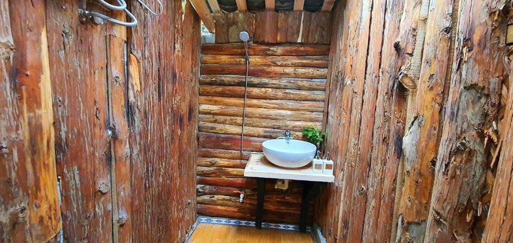 Basic Double Room, Garden View | Bathroom