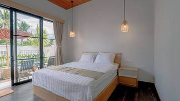 Standard Villa, 2 Bedrooms, Non Smoking, Pool View | Meja, Wi-fi percuma, cadar katil