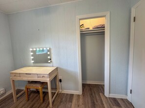 A room with a vanity mirror, a wooden desk, and a walk-in closet. - The Honey Bear Retreat nestled in the heart of Maggie Valley (Maggie Valley)