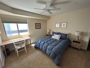 Room - Steps to Mission Bay! 2BR Townhome w/Roof Deck, Sea World Drone Show & Bay Views (San Diego)
