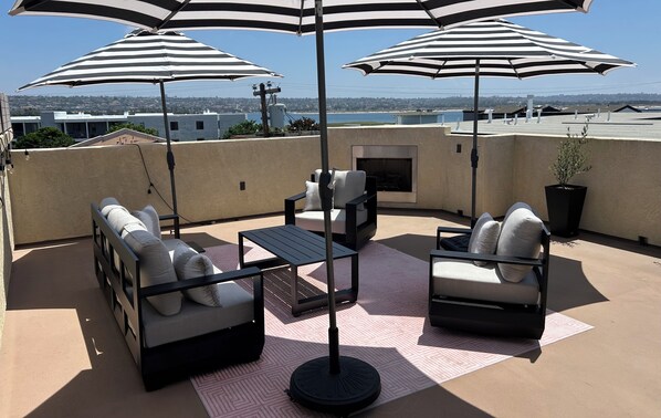 Terrace/patio - Steps to Mission Bay! 2BR Townhome w/Roof Deck, Sea World Drone Show & Bay Views (San Diego)