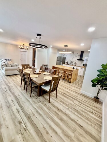 Beautiful 4-bedroom apartment with AC in charming Utica
