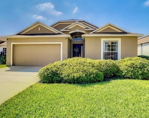 Exterior - Minutes from the Magic .Private Pool • Harry Potter Game Room • Sleeps 10 (Davenport)