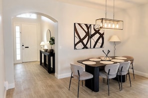 Dining - Minutes from the Magic .Private Pool • Harry Potter Game Room • Sleeps 10 (Davenport)