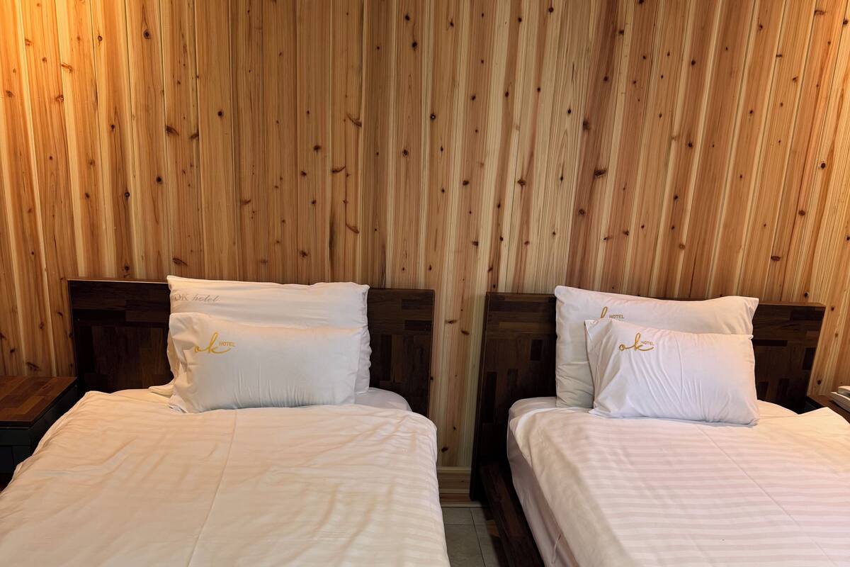 Habitación con 1 cama matrimonial o 2 individuales | Escritorio y wifi gratis