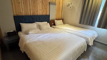 Family Twin Room | Desk, WiFi (free)