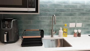 Coffee/tea maker, fridge, microwave, oven