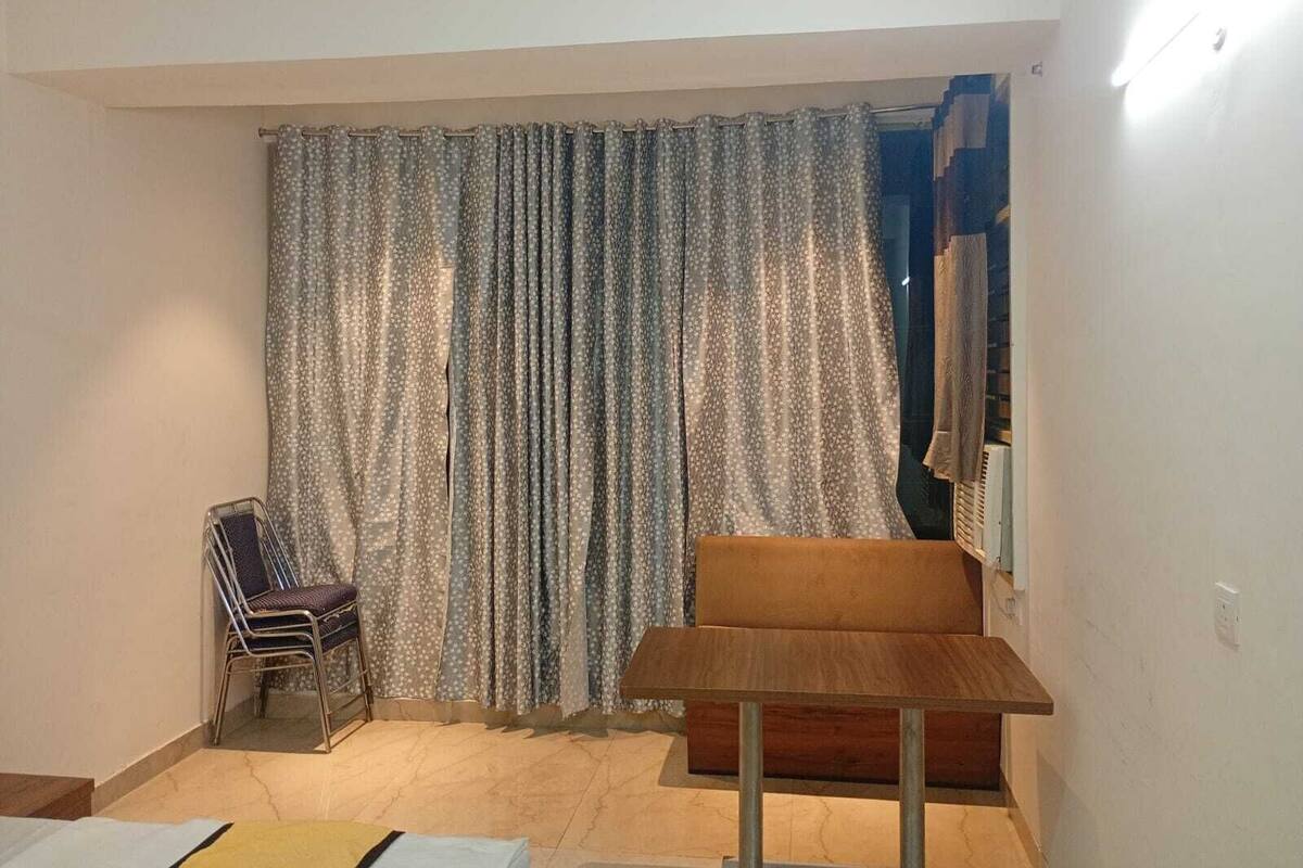 Double Room | Egyptian cotton sheets, premium bedding, desk, laptop workspace