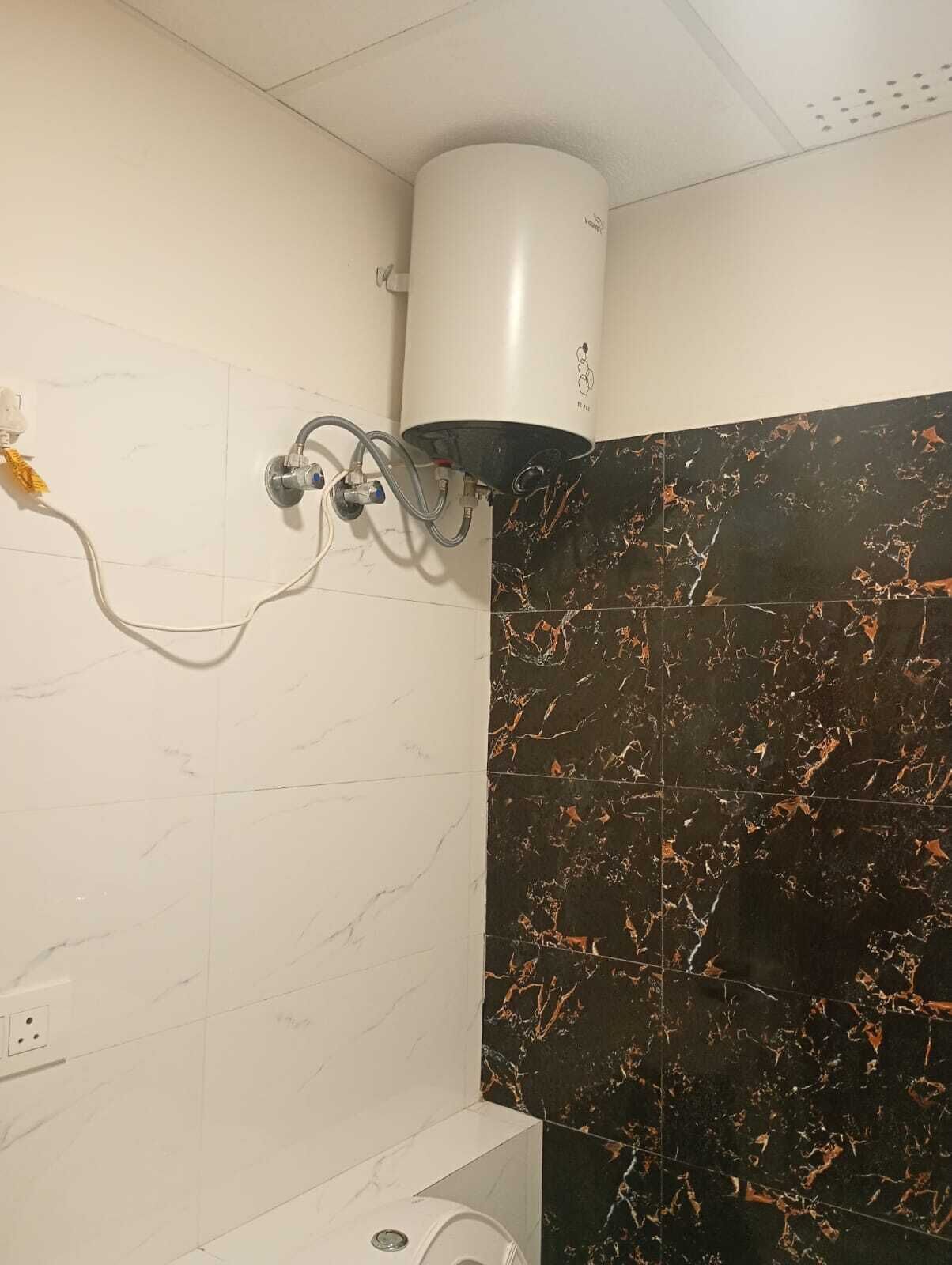 Double Room | Bathroom | Shower, free toiletries, towels, soap