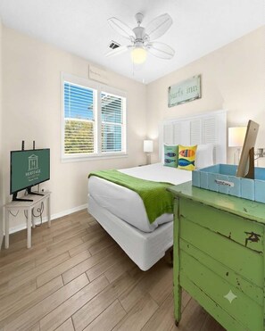 Room - My Blue Sky - 4 Bikes, Fire Pit & Porch Paradise (Santa Rosa Beach)