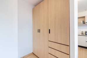 A kitchen with wooden cabinets and a countertop. - Myla - 3 - Magnolia Centro Historico (Mexico City)