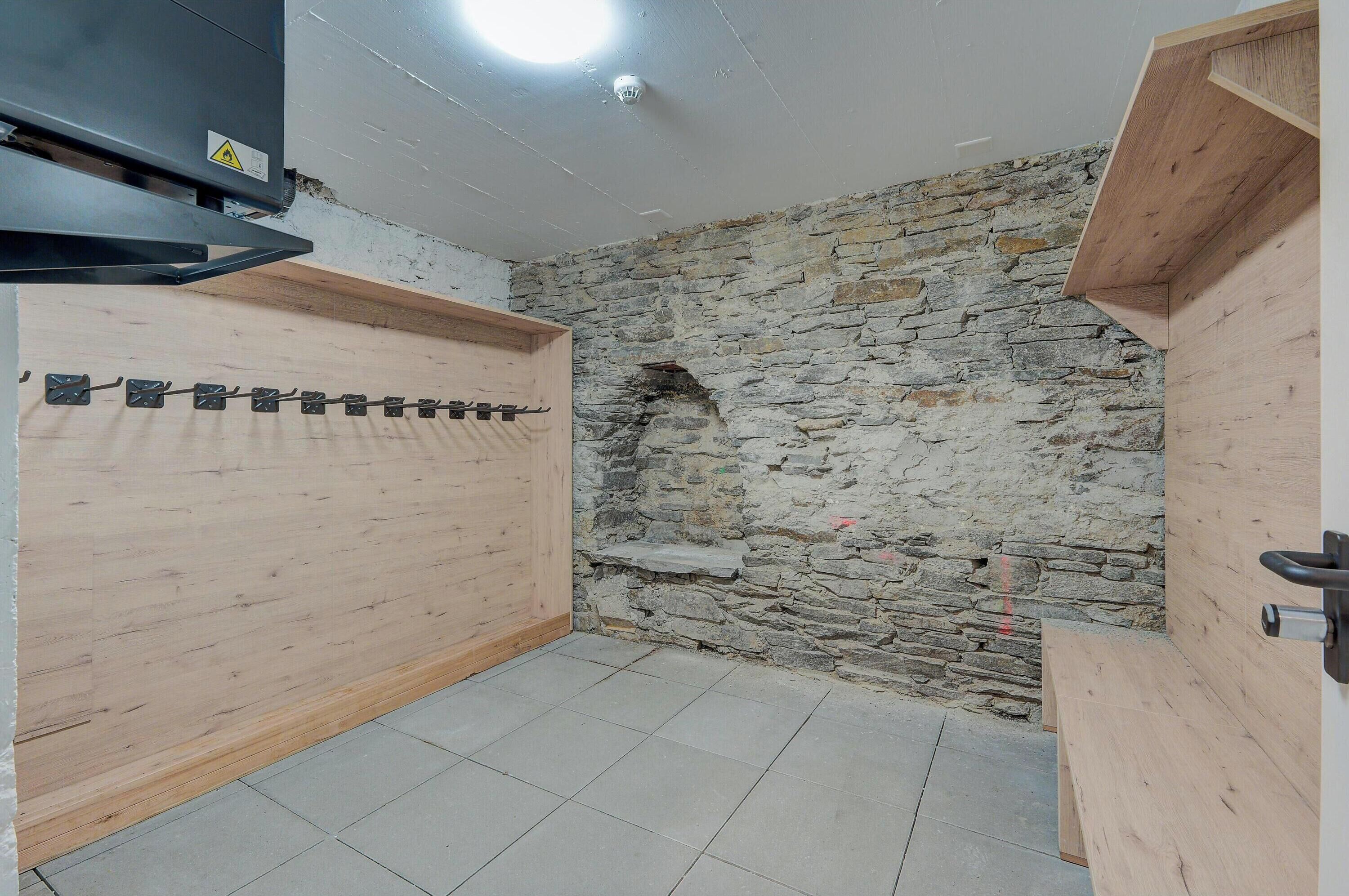 Ski storage
