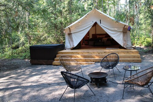 Under the Cedars - Glamping experience with Hot Tub!