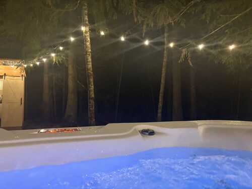 Under the Cedars - Glamping experience with Hot Tub!