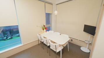Executive Suite | Free WiFi, bed sheets