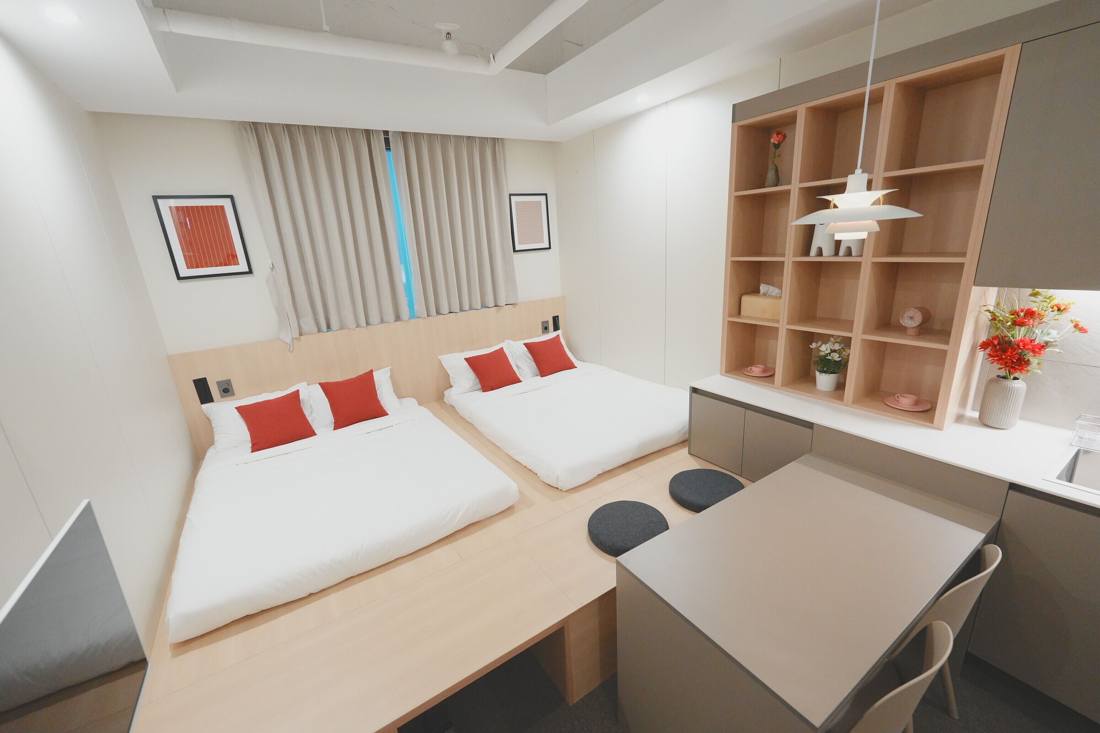 Habitació amb dos llits individuals familiar | Wifi gratuïta i roba de llit 