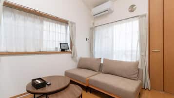 Habitación familiar | Zona de estar | Televisión de pantalla plana de 40 pulgadas con canales digitales