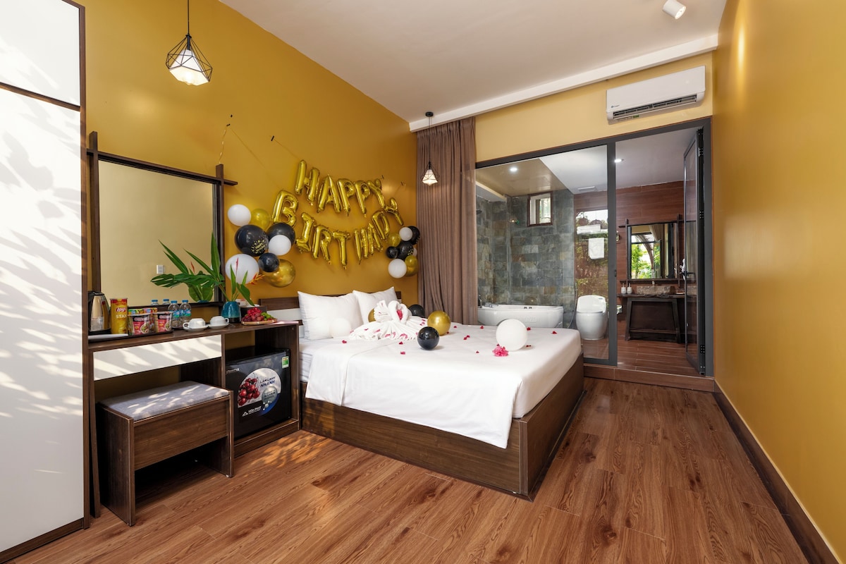 Suite estudio, balcón, vistas al jardín | Colchones con acolchado adicional y minibar