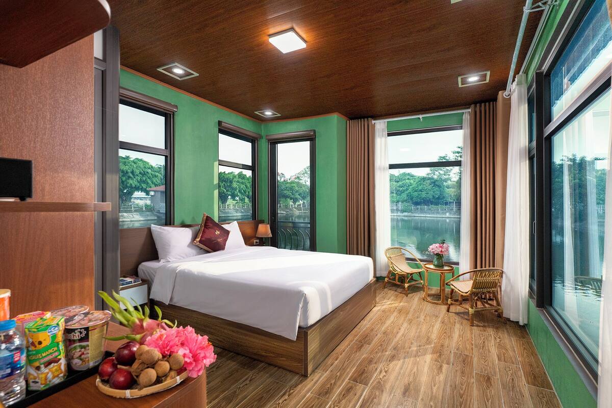 Pillow-top beds, minibar, iron/ironing board, free WiFi