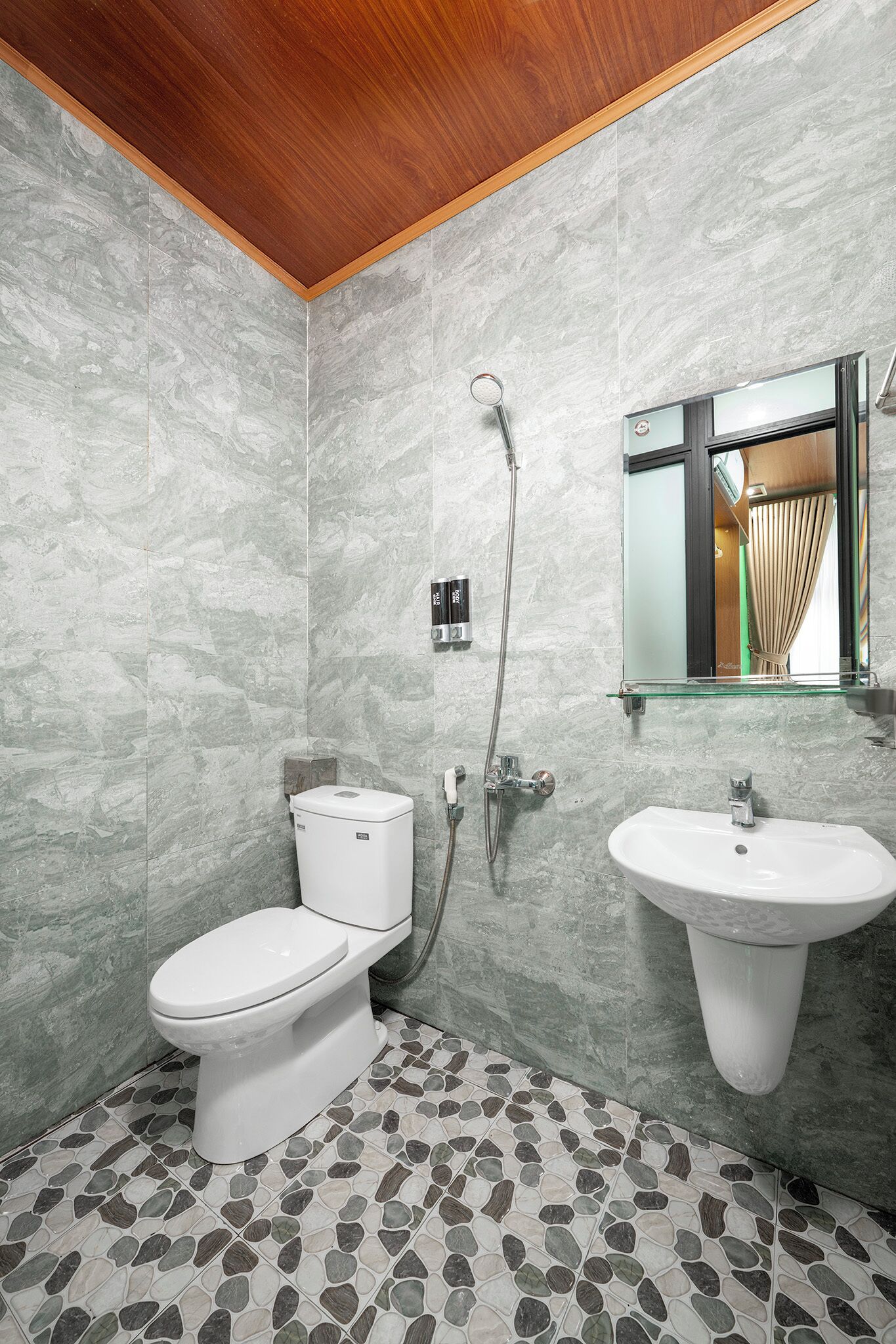 Bungalow, Lake View | Bathroom | Shower, free toiletries, hair dryer, toilet paper