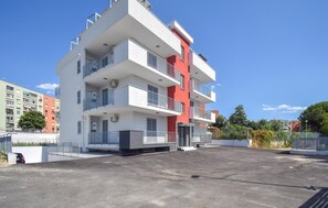 A multi-story residential building with balconies, a flat roof, and a clear sky. - 2 bedroom gorgeous apartment in Casoria (Casoria)