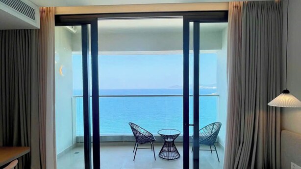 Luxury Apartment, Beach View | Meja, kalis bunyi, seterika/papan seterika, Wi-fi percuma 