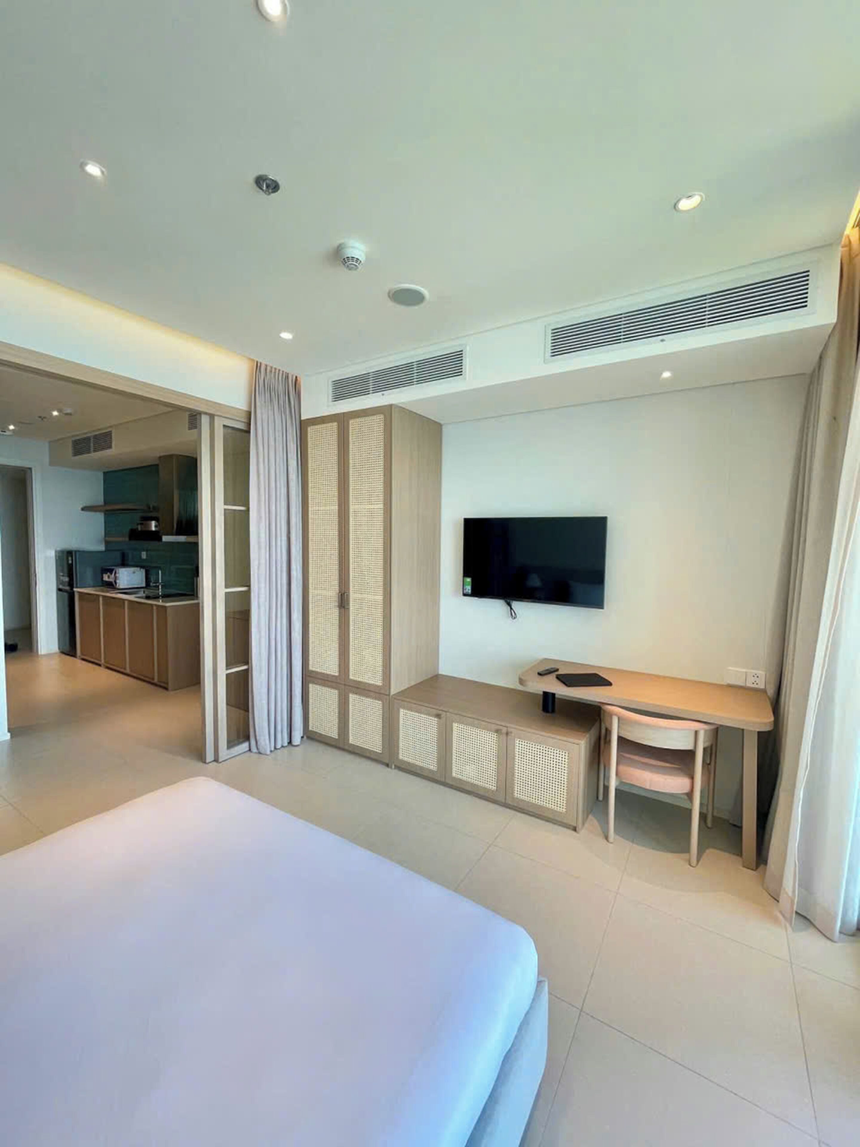 Desk, soundproofing, iron/ironing board, free WiFi