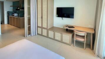 Desk, soundproofing, iron/ironing board, free WiFi