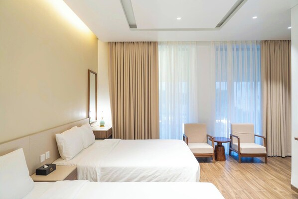 Deluxe Twin Room | In-room safe, blackout curtains, soundproofing